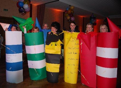 2. Damen auf dem Maskenball