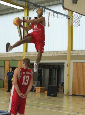 Pierre Winter beim Dunking